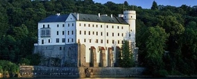 Замок Орлик над Влтавой и замок Звиков
